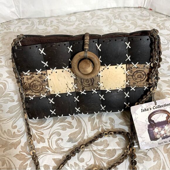 Handmade Coconut Crossbody Handbag By Isha from Jamaica - Picture 4 of 6